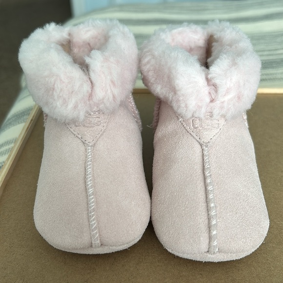 NWOT baby Uggs size 4 - Picture 2 of 4